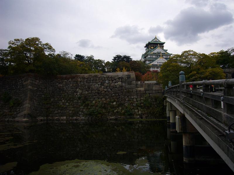 foto_20081109_1447_01.jpg - [de]Blick zurück über den Wassergraben.[en]Looking back across the moat.