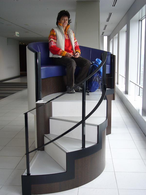 foto_20081110_1112_02.jpg - [de]Bequeme Bänke, um die Aussicht zu genießen.[en]Elevated sofa so that you can enjoy the view downwards.