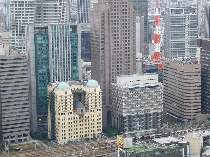 foto_20081110_1129_01.jpg - [de]Ein altes Hotel mit eingebauter Kirche.[en]An old hotel building with embedded chapel.