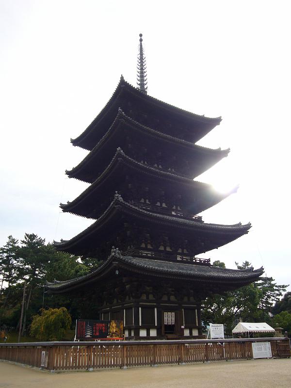 foto_20081111_0850_02.jpg - [de]5-stöckige Pagode beim Kofuku-Ji Tempel.[en]5-storied pagoda at the Kofuku-Ji temple.
