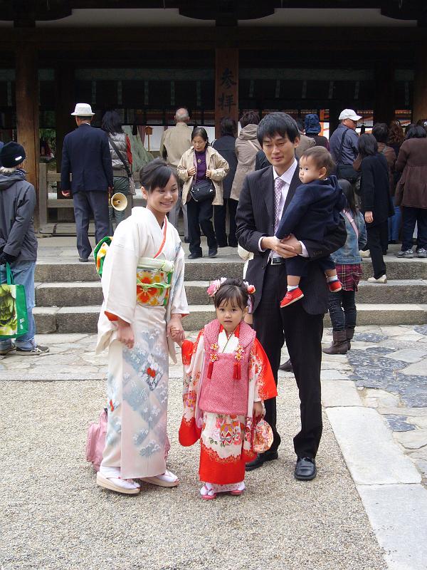 foto_20081111_1128_01.jpg - [de]Familienfoto zum Shichi-Go-San Fest.[en]Family photo for the Shichi-Go-San fest.