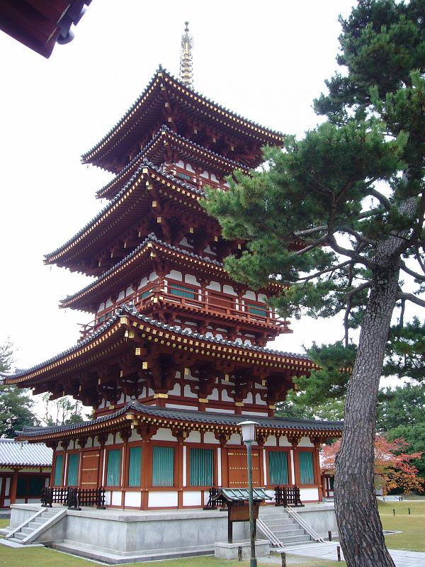 foto_20081111_1455_02.jpg - [de]Nachgebaute Pagode.[en]This is a reconstructed pagoda on the temple grounds.