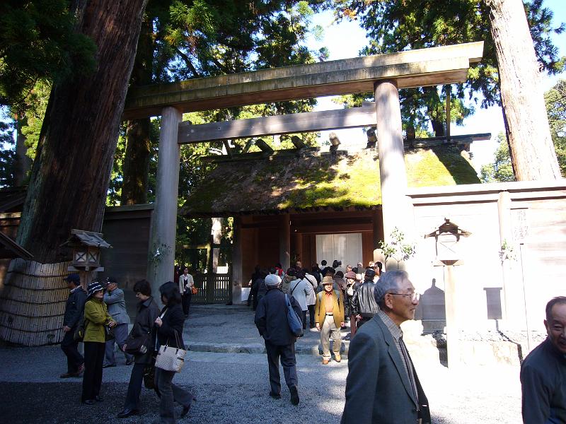 foto_20081112_1110_01.jpg - [de]Eingang zum Hauptgebäude des Geku-Schreines (Outer Shrine).[en]Entrance to the main building of the Geku shrine (outer shrine).