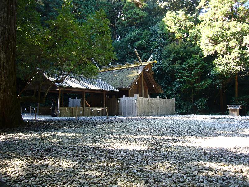 foto_20081112_1119_03.jpg - [de]Ein kleinerer Nebenschrein- in gleicher Bauweise gefertigt.[en]A small copy of the main shrine building (same architecture).