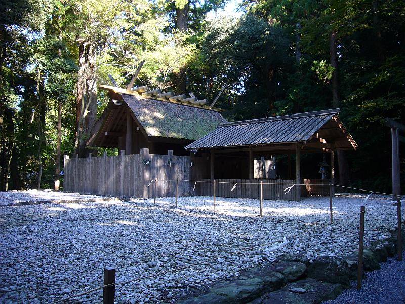 foto_20081112_1303_02.jpg - [de]Wieder ein kleiner Nebenschrein.[en]And another small copy of the local shrine.