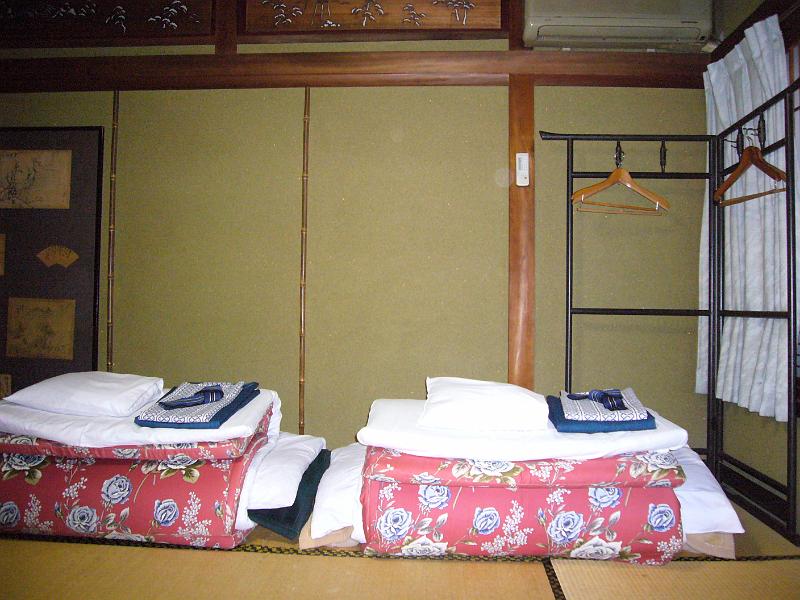 foto_20081112_1652_01.jpg - [de]Die Futons liegen schon bereit.[en]Our futons have already been prepared for us.