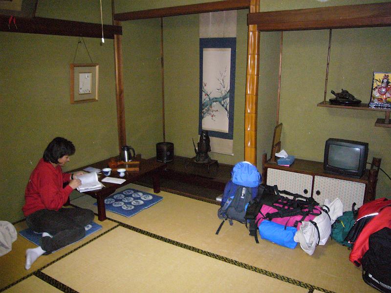 foto_20081112_1653_01.jpg - [de]Sitzecke und Fernseher.[en]Small table and the TV corner.