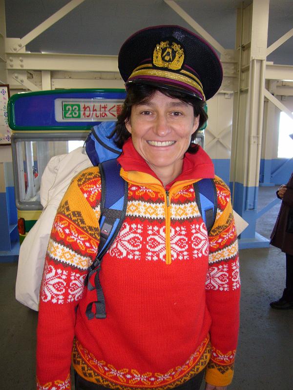 foto_20081114_1121_01.jpg - [de]In der Kinderspielecke kann man sich auch als Seilbahnwärter verkleiden.[en]We found the kids corner where you can dress as a cable car conductor.