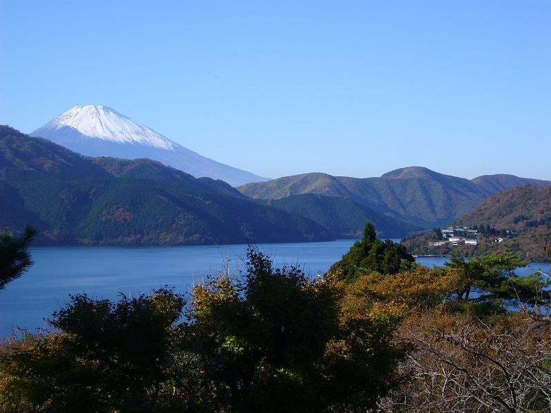 foto_20081114_1341_02.jpg - [de]Ein Blick über den Lake Ashi.[en]Great view over Lake Ashi.