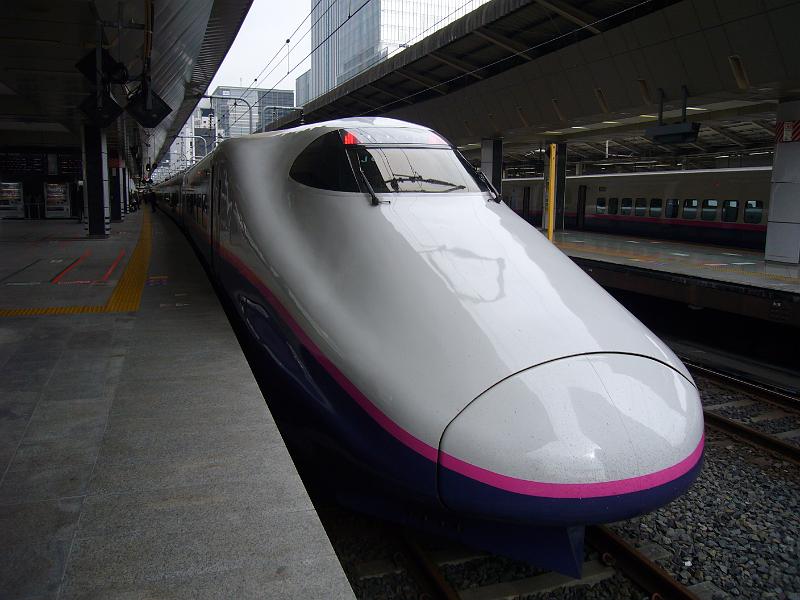 foto_20081115_1145_01.jpg - [de]Unser Shinkansen nach Sendai.[en]Our shinkansen train bound for Sendai.
