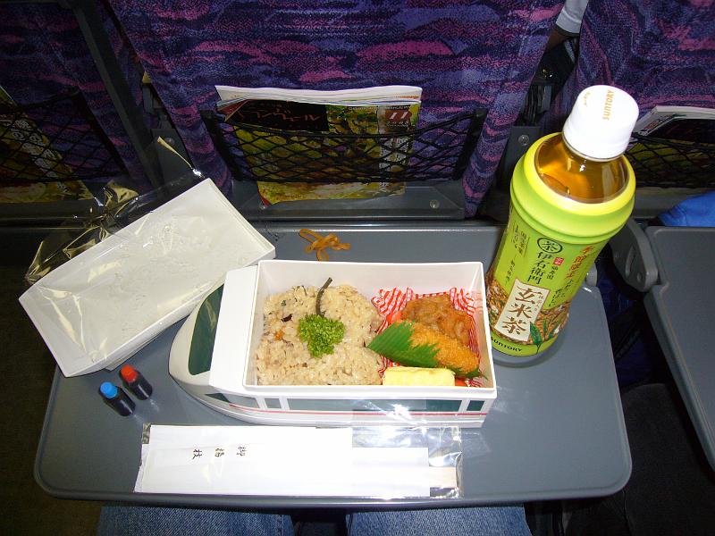 foto_20081115_1149_02.jpg - [de]So sieht sie von innen aus.[en]Contents of the bento box.