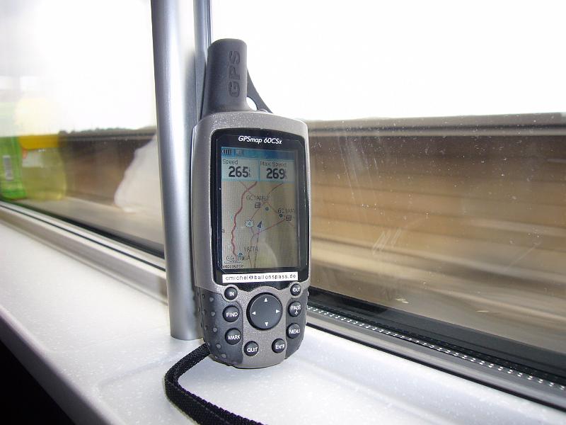 foto_20081115_1249_02.jpg - [de]Bei der Geschwindigkeit macht das Reisen Spaß.[en]Travelling at that speed (165 mph) makes really fun.