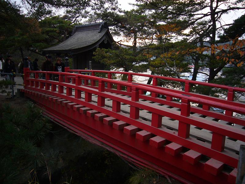 foto_20081115_1508_01.jpg - [de]Eine hübsche Brücke zum Aussichtspunkt.[en]Nice bridge to a viewing point.