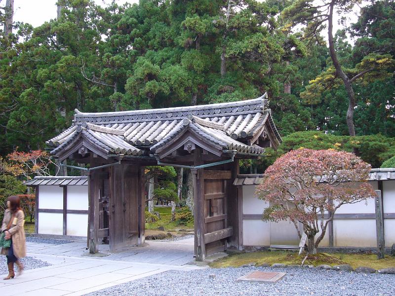 foto_20081115_1542_02.jpg - [de]Und alle Bereiche des Tempels sind mit kleinen Toren verbunden.[en]All the areas of the temple are connected with fancy gates.