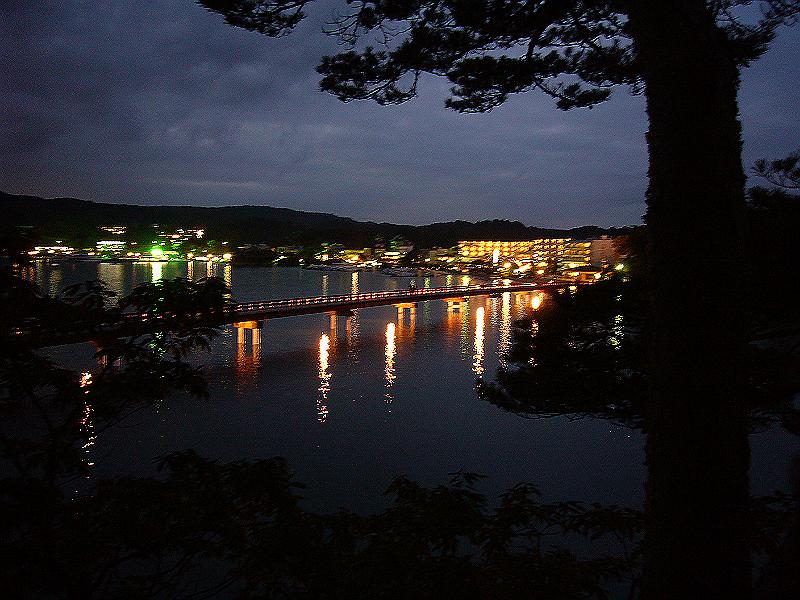 foto_20081115_1650_01.jpg - [de]Ein Blick hinüber zum hell erleuchteten Festland.[en]Looking back to the illuminated main land.
