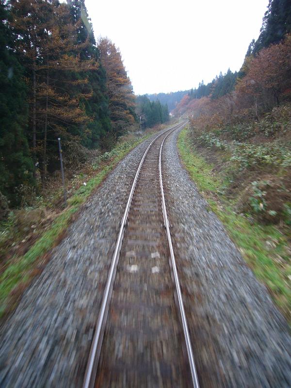 foto_20081116_1350_01.jpg - [de]Eingleisige Strecke nach Naruko.[en]We're on a single track to Naruko.