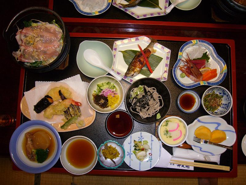 foto_20081116_1830_03.jpg - [de]Viele leckere und/oder interessante Sachen.[en]So many delicious and some unknown food items.