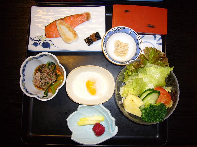 foto_20081117_0729_01.jpg - [de]Dann noch ein japanisches Frühstück.[en]But before we leave, we enjoy our Japanese breakfast.