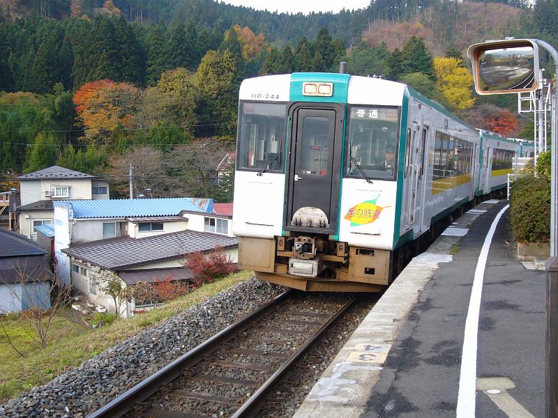 foto_20081117_0826_01.jpg - [de]Da kommt schon unser Zug.[en]And here comes our train.