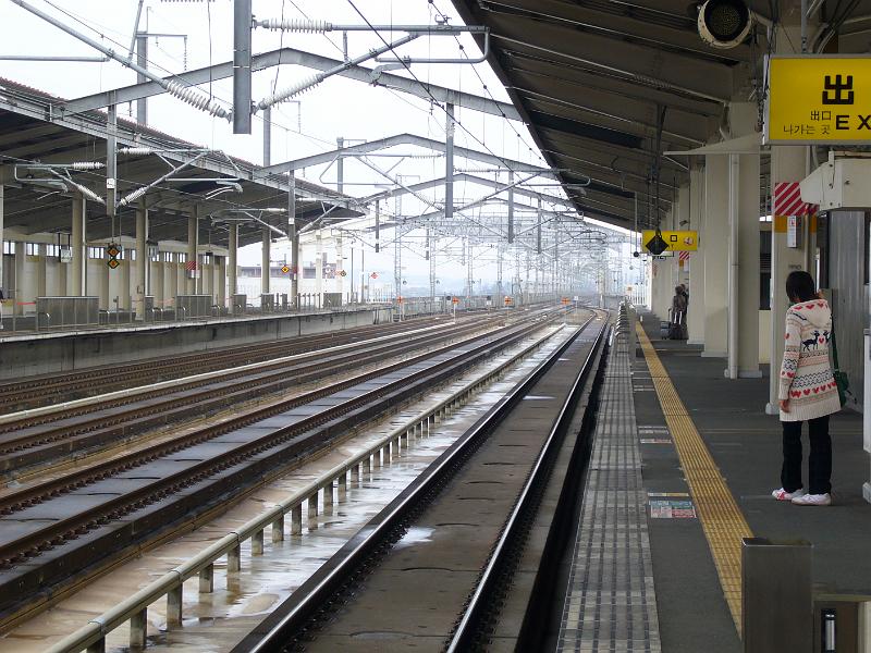 foto_20081117_1000_01.jpg - [de]Aussicht nach Norden auf alle einfahrenden Gleise.[en]Northbound view of all the shinkansen tracks.