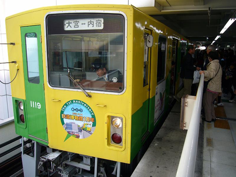 foto_20081117_1156_02.jpg - [de]"New Shuttle" zum Eisenbahnmuseum in Omiya.[en]This is the so-called "New Shuttle" that will take us to the JR railway museum on Omiya.