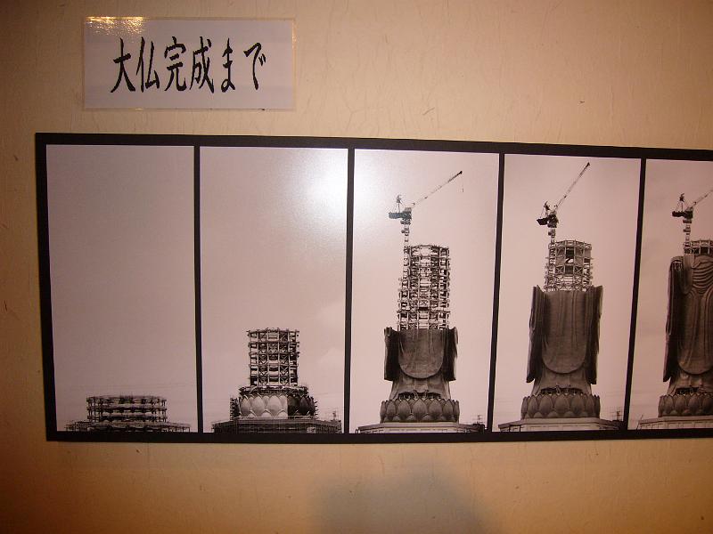 foto_20081118_1309_01.jpg - [de]Und ein paar Fotos von den verschiedenen Bauabschnitten.[en]Some interesting photos of the construction of the big Buddha.