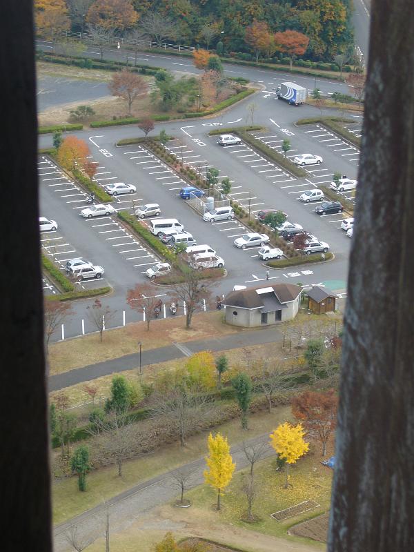 foto_20081118_1320_01.jpg - [de]Auf dem Parkplatz steht auch unser Van.[en]And our van is still waiting for us on the parking lot.