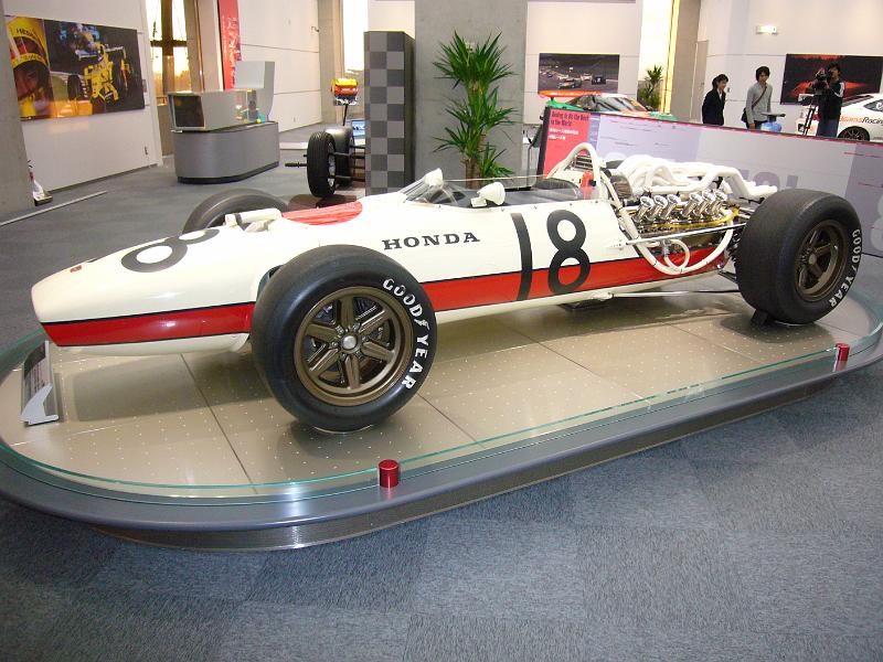 foto_20081120_1612_01.jpg - [de]Mit tollen Autos aus den 70er Jahren.[en]Those racing cars remind me of the time when I was about 6 years old.