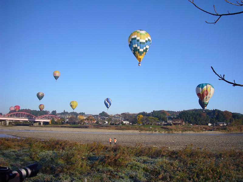 foto_20081121_0727_02.jpg - [de]Anfahrt auf das Judge Declared Goal.[en]The balloons are approaching the Judge Declared Goal.