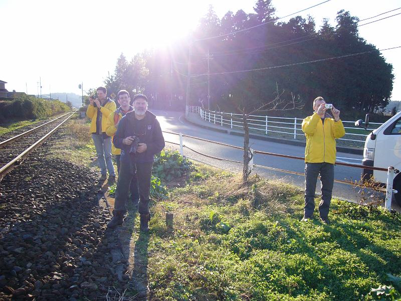 foto_20081121_1443_01.jpg - [de]Worauf können 5 Jungs hier wohl warten?[en]What do you think 5 guys are waiting for?