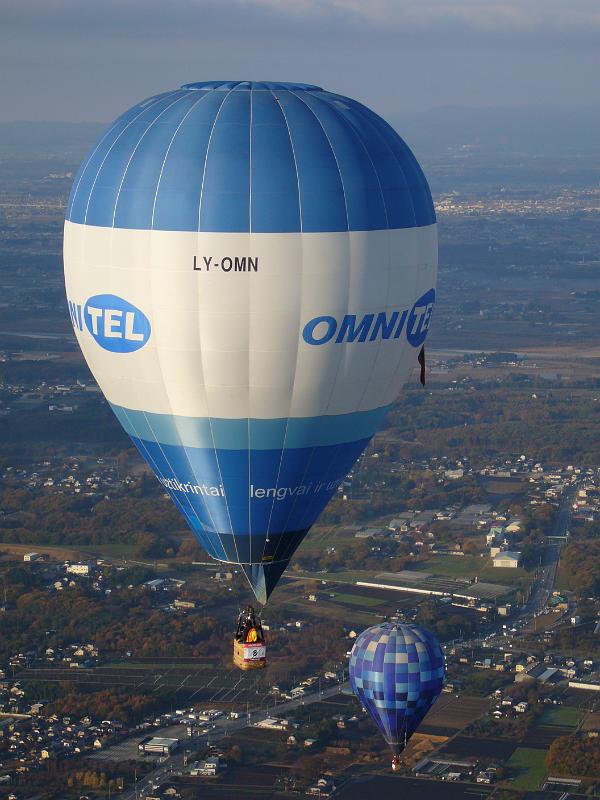 foto_20081124_0740_04.jpg - [de]Die Nachbarballone sind heute alle ziemlich nah.[en]With all the other balloons pretty close to us.